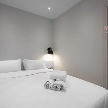 Next Door, Nilie Hospitality Mgmt شقة *